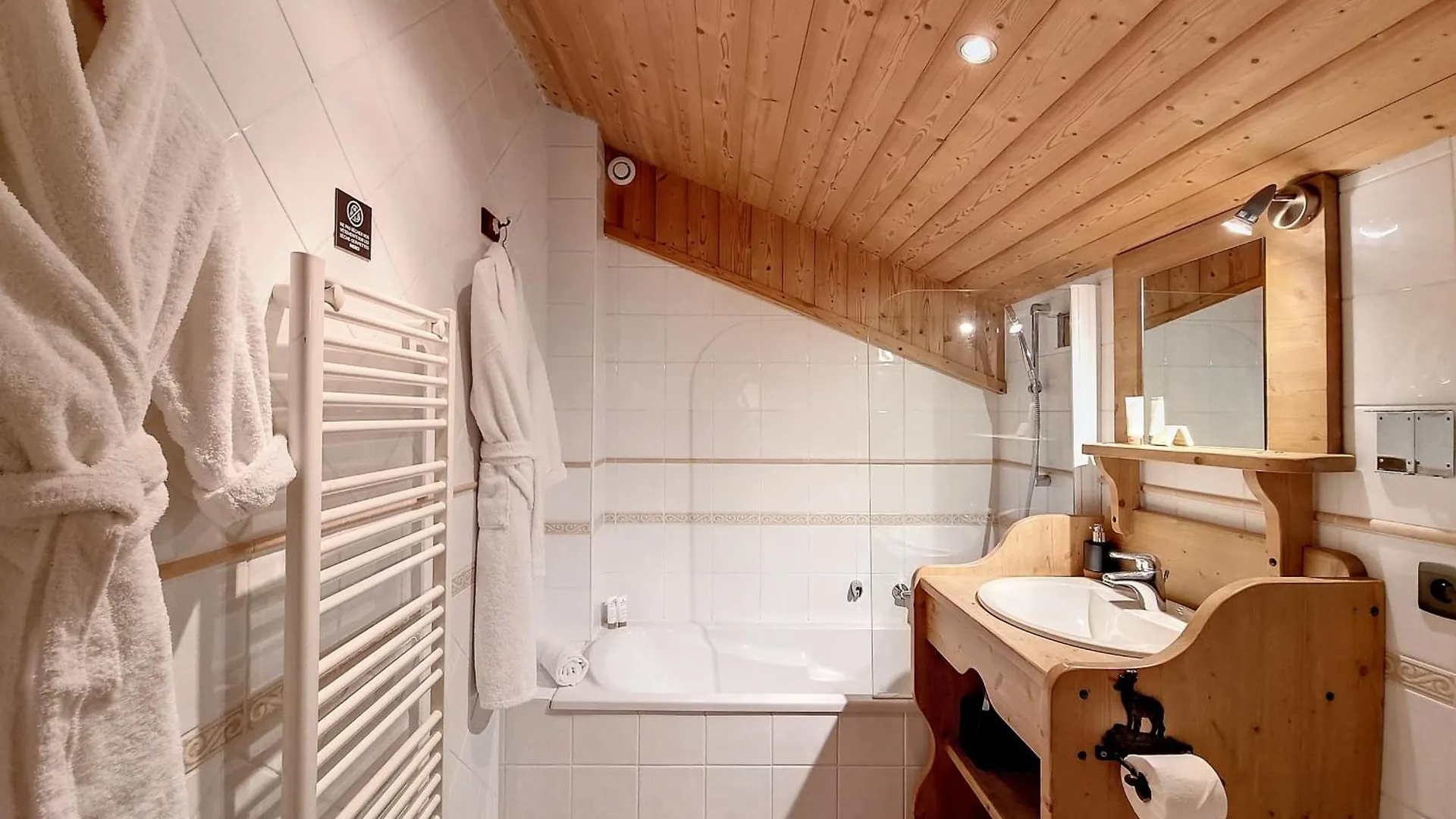 Apartment Chez Claudius- Appartement-10 Pers-Proche Piste Les Gets France
