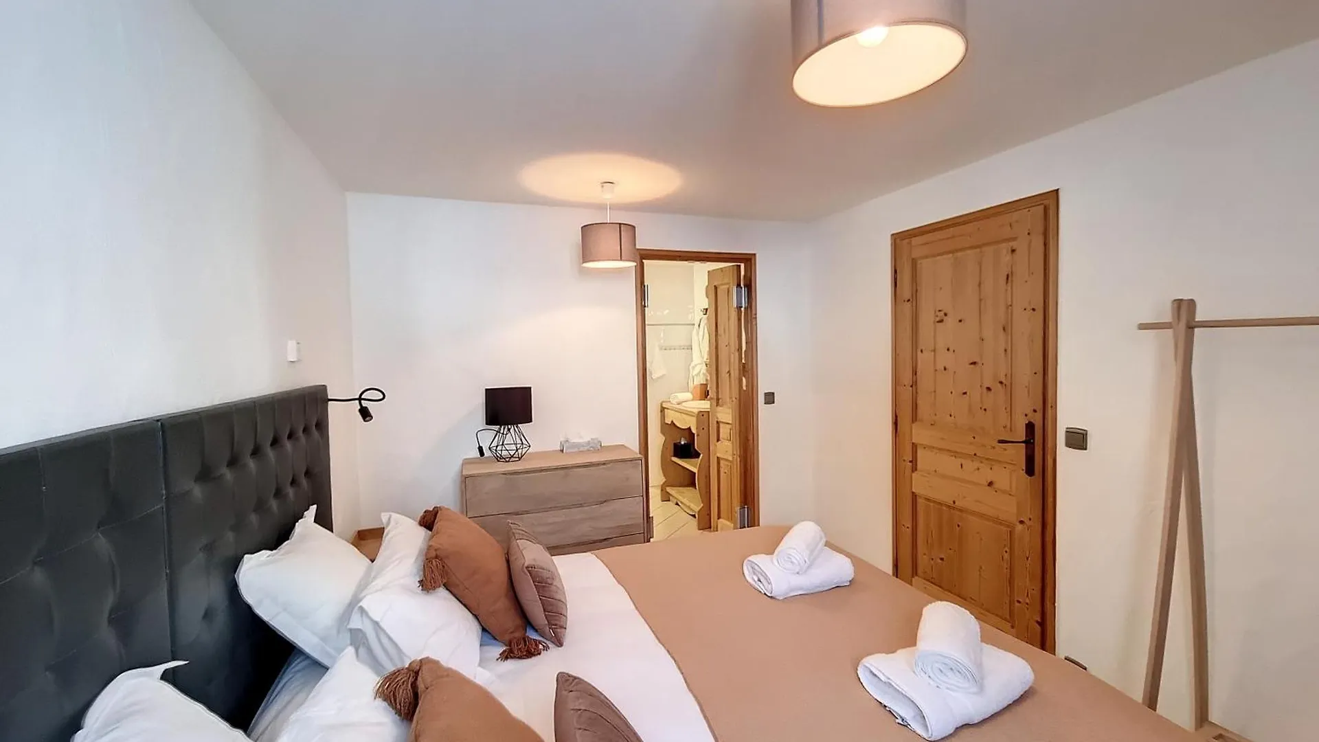 Apartment Chez Claudius- Appartement-10 Pers-Proche Piste Les Gets France